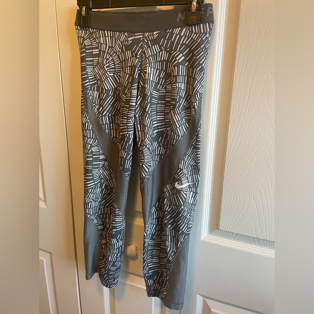 Nike PRO Leggings Medium Crop Gray White Geometric pattern Dri-Fit